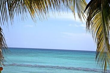 Los Flamencos Aparthotel Beach Club