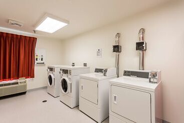 Motel 6 Moosomin, Sk