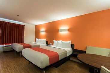 Motel 6 Moosomin, Sk