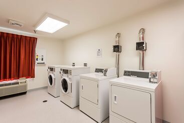 Motel 6 Moosomin, Sk