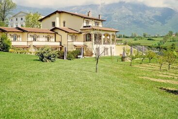 بيت ريفى Relais Colle Buono