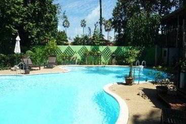استراحتگاه Harry S Bungalows