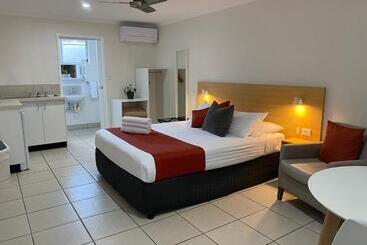Tin Can Bay Motel