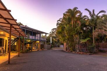 Tin Can Bay Motel