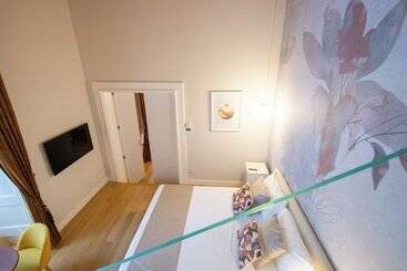 تختخواب و صبحانه Corso Grand Suites