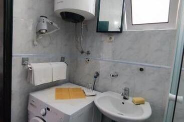 پانسیون Apartmani Fortunela