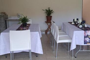 پانسیون Jate Guest House