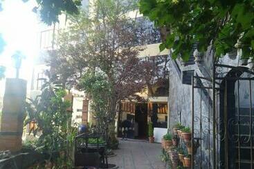 تختخواب و صبحانه Hostal Alejandra