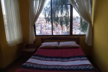 تختخواب و صبحانه Hostal Alejandra