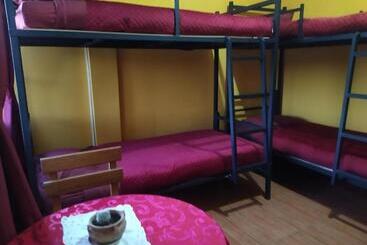 تختخواب و صبحانه Hostal Alejandra