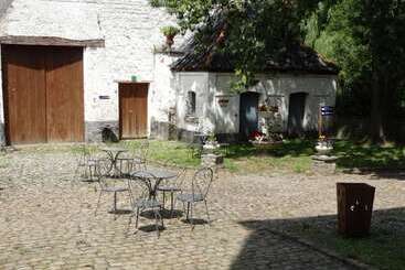 Le Domaine Du Château Blanc à 10 Minutes De Paira Daiza - Jurbeke