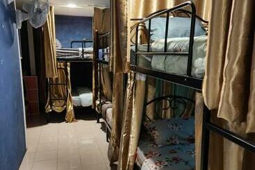 Khaosan Pearl Hostel