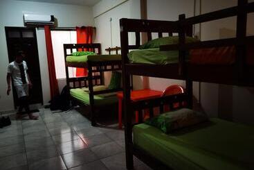 پانسیون Hostal Killa360 Luna