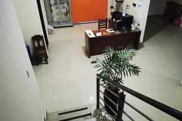 پانسیون Hostal Killa360 Luna