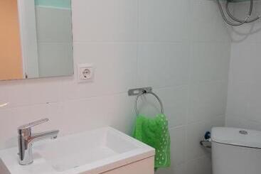 تختخواب و صبحانه Amroom   Santander