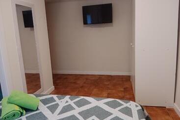 تختخواب و صبحانه Amroom   Santander