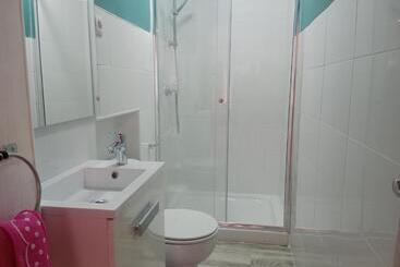 تختخواب و صبحانه Amroom   Santander