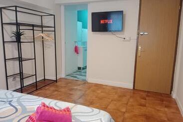تختخواب و صبحانه Amroom   Santander