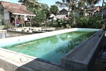 هتل Spot On 92699 Irish Irish Homestay
