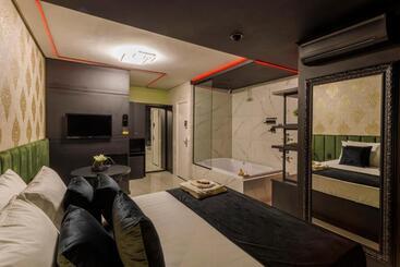Medieval Motel Spa