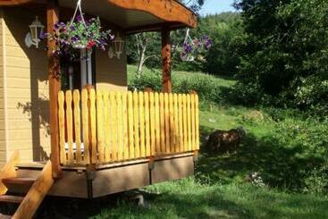 بنسيون Roulotte Cosy Avec Kitchenette, Ruisseau Apaisant Et Espace Bien être, Nuit Insolite à Ferdrupt   Fr