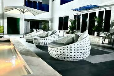 استراحتگاه Morgans Cliff Villa