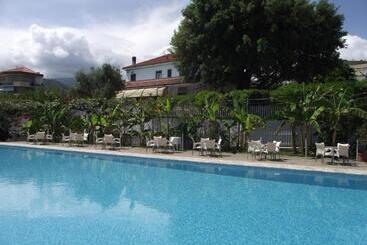 Al Borgo Village