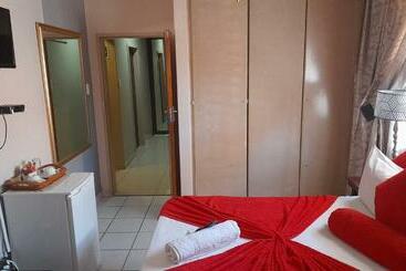تختخواب و صبحانه Umqhele Guest Lodge