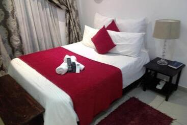 تختخواب و صبحانه Umqhele Guest Lodge