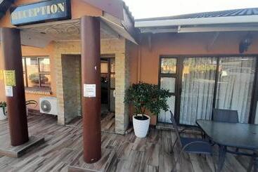 تختخواب و صبحانه Umqhele Guest Lodge