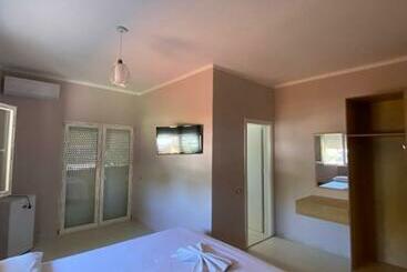 تختخواب و صبحانه Blu Horizon Hotel Gjipe