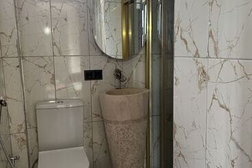 Queen Ci̇ty Hotel And Bungalov