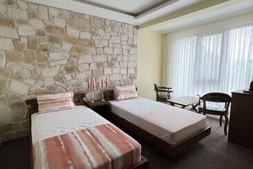 Queen Ci̇ty Hotel And Bungalov