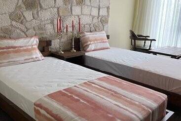 Queen Ci̇ty Hotel And Bungalov
