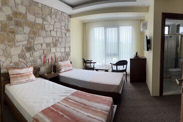 Queen Ci̇ty Hotel And Bungalov