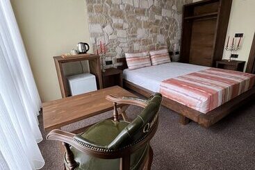 Queen Ci̇ty Hotel And Bungalov