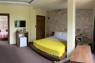 Queen Ci̇ty Hotel And Bungalov