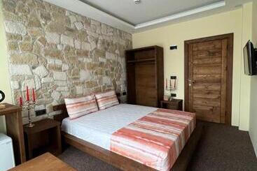 Queen Ci̇ty Hotel And Bungalov