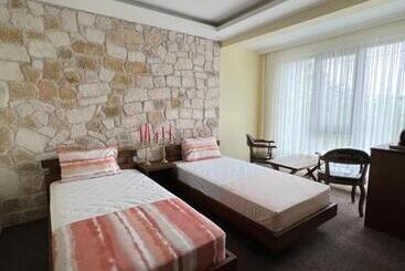 Queen Ci̇ty Hotel And Bungalov