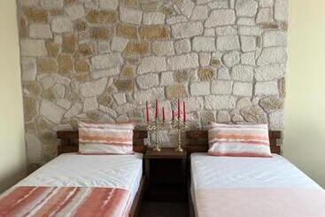 Queen Ci̇ty Hotel And Bungalov