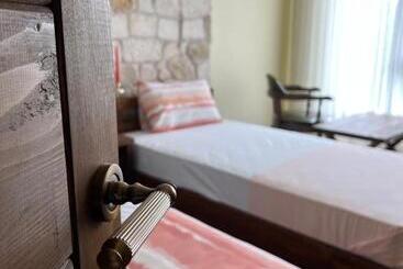 Queen Ci̇ty Hotel And Bungalov