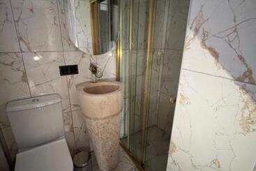 Queen Ci̇ty Hotel And Bungalov
