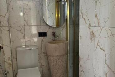 Queen Ci̇ty Hotel And Bungalov