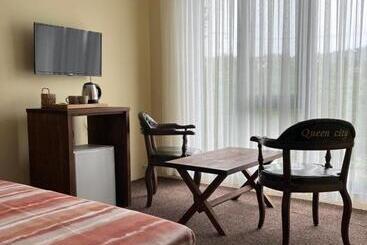 Queen Ci̇ty Hotel And Bungalov