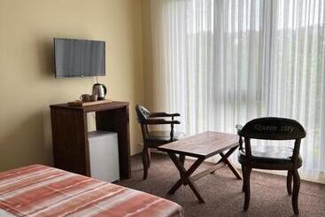 Queen Ci̇ty Hotel And Bungalov