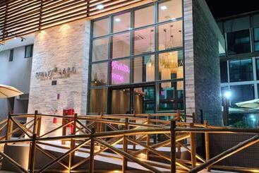 هتل آپارتمان Sunny Hall By Aft