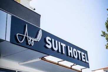 Ayya Sui̇t