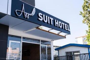 Ayya Sui̇t
