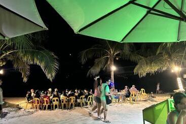 Birdwatchers Beachfront Hotel Panglao