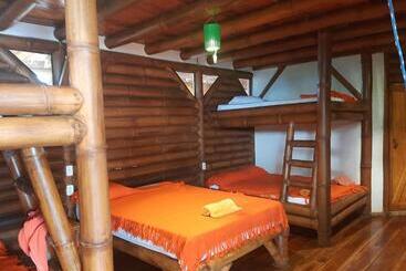 هتل Bambu Mompiche